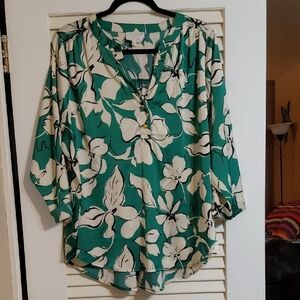 Flower & Feather Women's Size 2XL Green Floral 3/4 Sleeve V-Neck Blouse